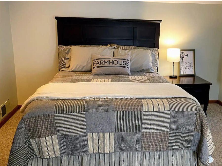 Bedroom at Farmers Friend 1
